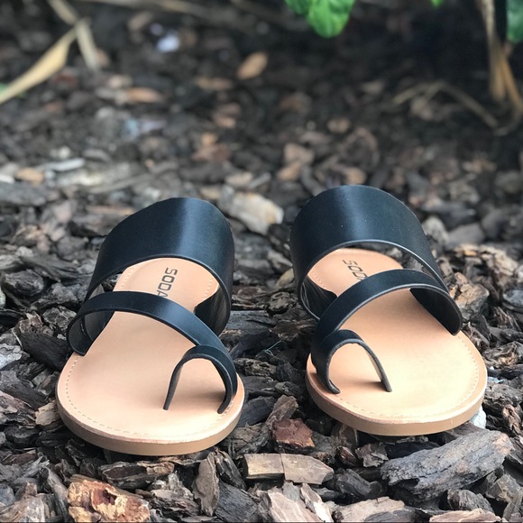 Toe ring flat thong strap sandal - Picture 2 of 5